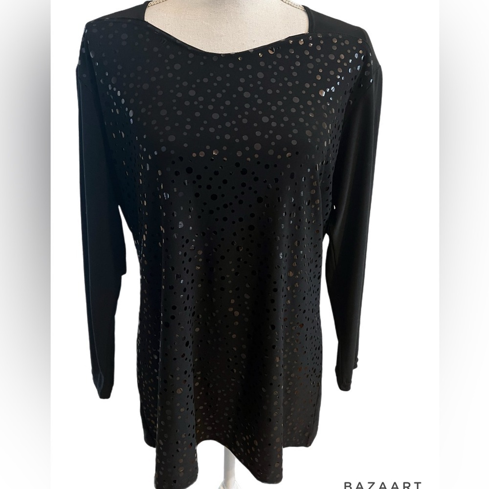 🔥🔥Lara Black Top Size M. Long Sleeve Shiny Decor On Front Black